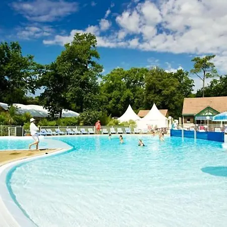 Convivial A Avec Piscine - 32 M² בית נופש