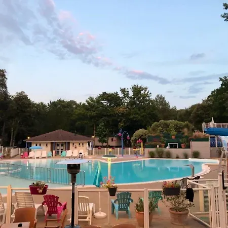 Convivial A Avec Piscine - 32 M² *