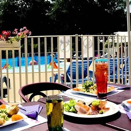 Convivial A Avec Piscine - 32 M²