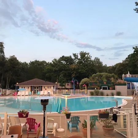 Convivial A Avec Piscine - 32 M² Ferienhaus *