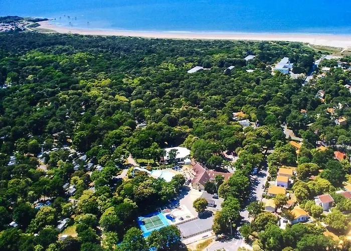 Convivial à Avec Piscine - 32 M²