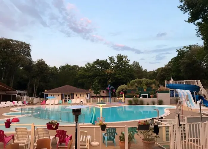 Convivial à Avec Piscine - 32 M² *